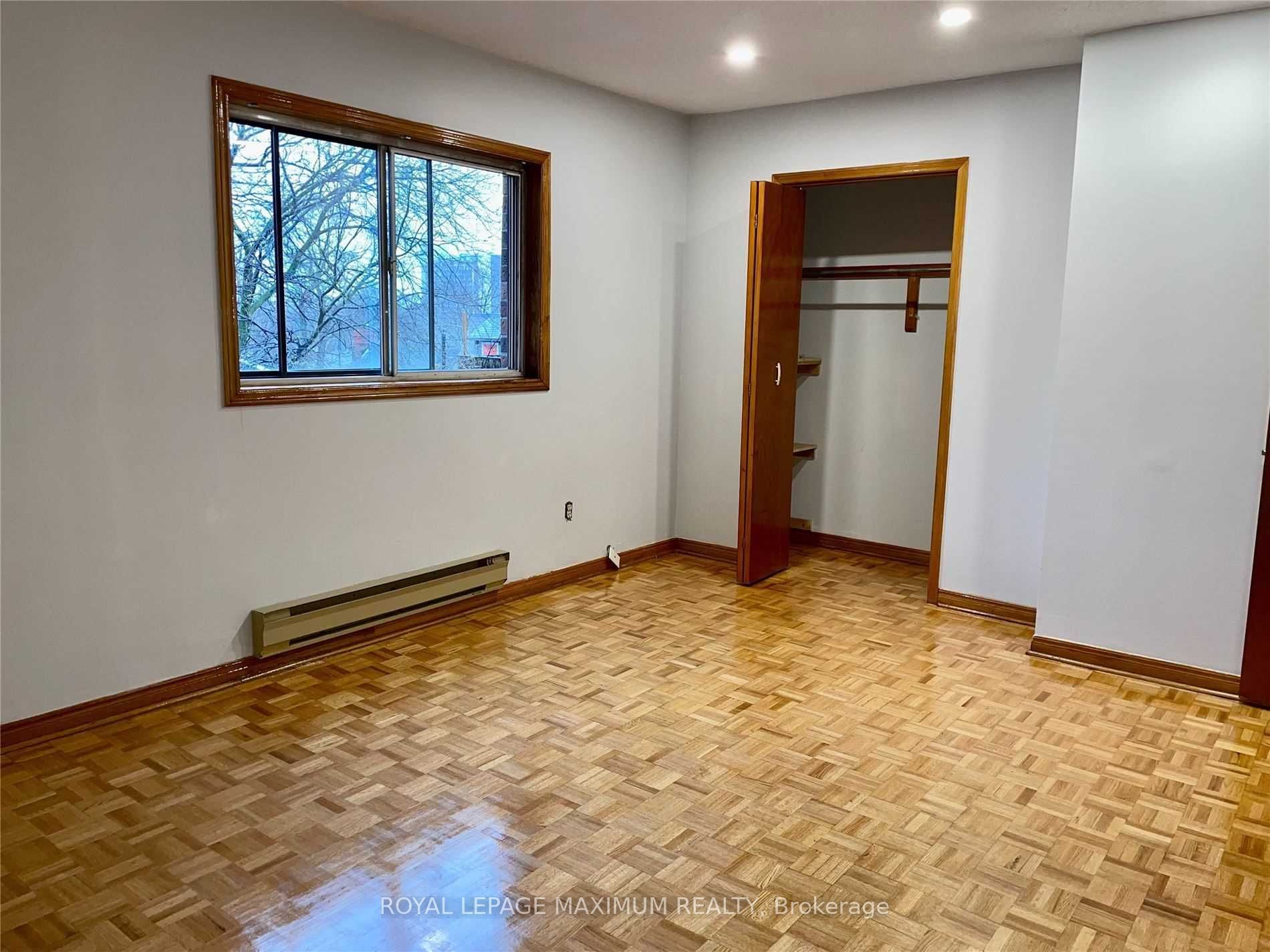 1537 Dundas Street W Upper