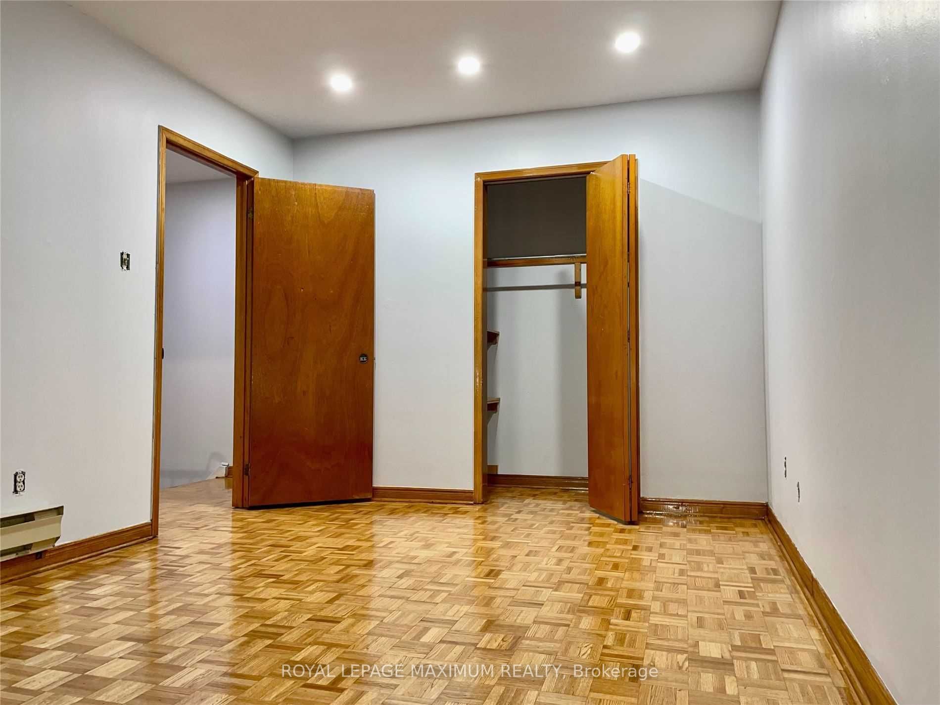 1537 Dundas Street W Upper