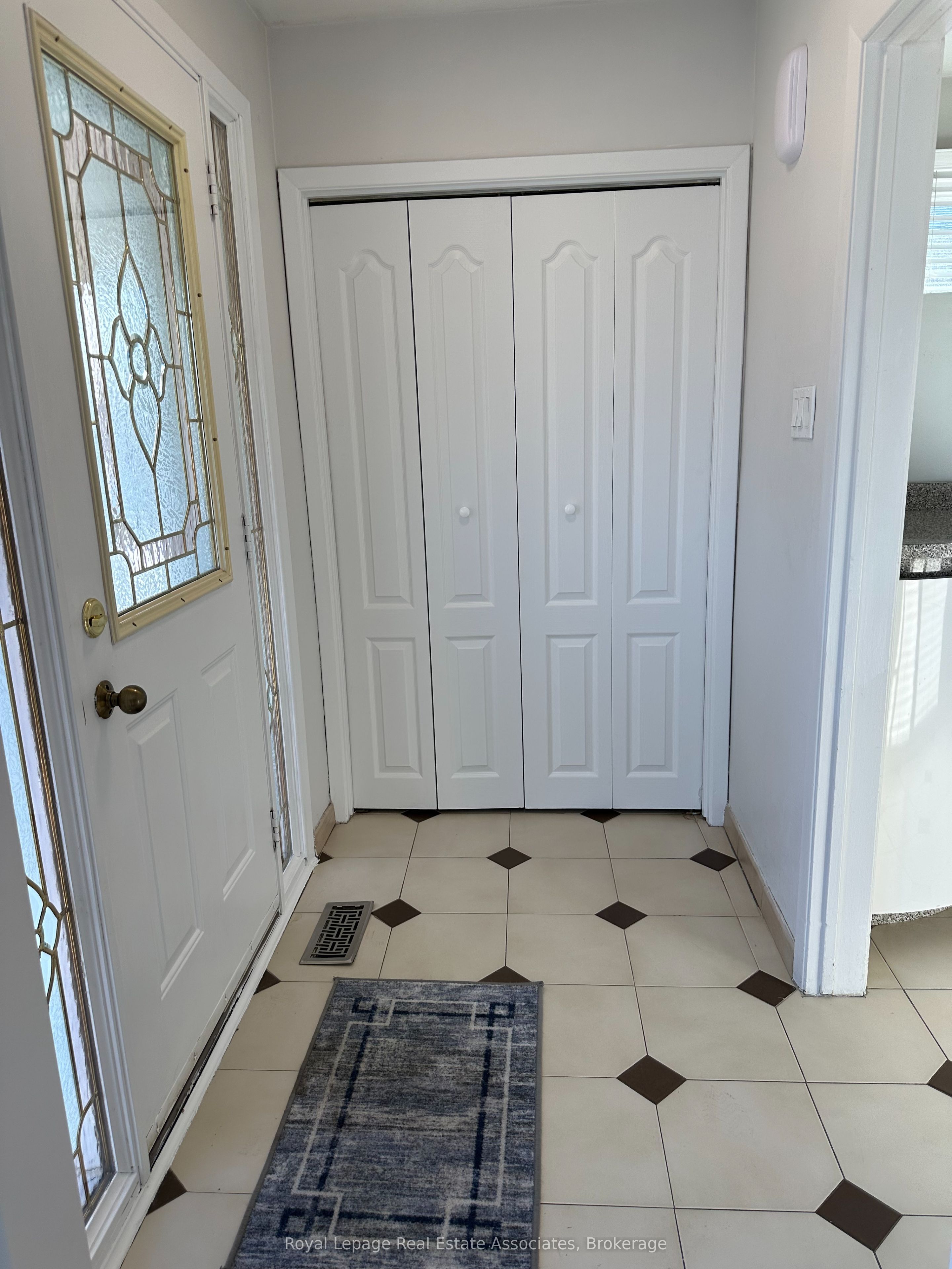 1590 Coram Crescent Main