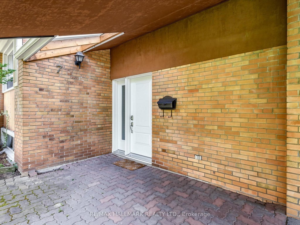 Photo of 7 Panmure Crescent, Toronto, ON M1K 4Y5 (MLS # E13691352)