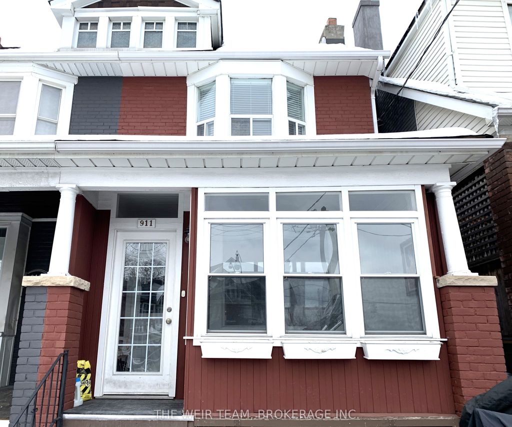Photo of 911 Woodbine Avenue, Toronto, ON M4C 4B6 (MLS # E13051938)
