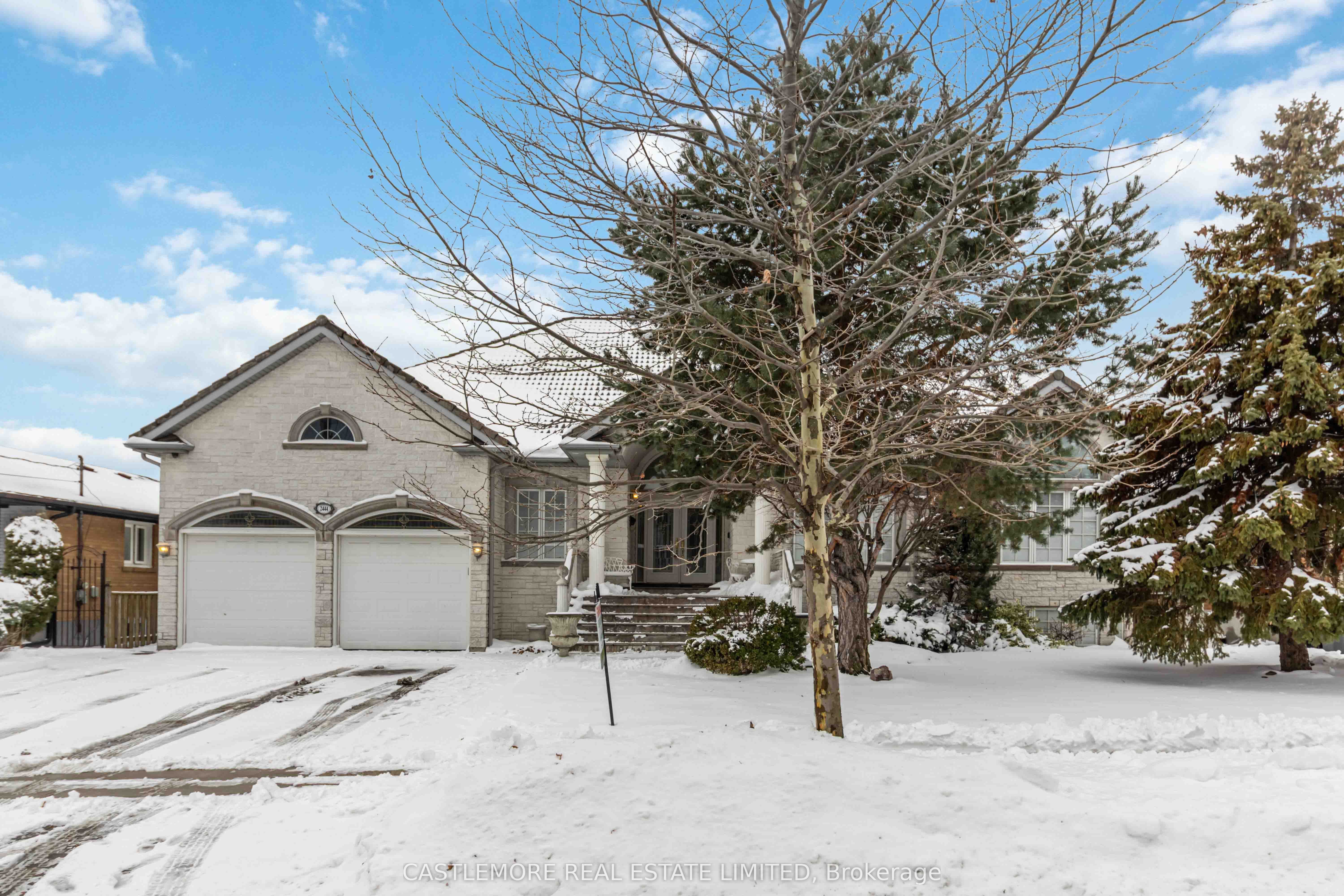 2444 hensall Street E