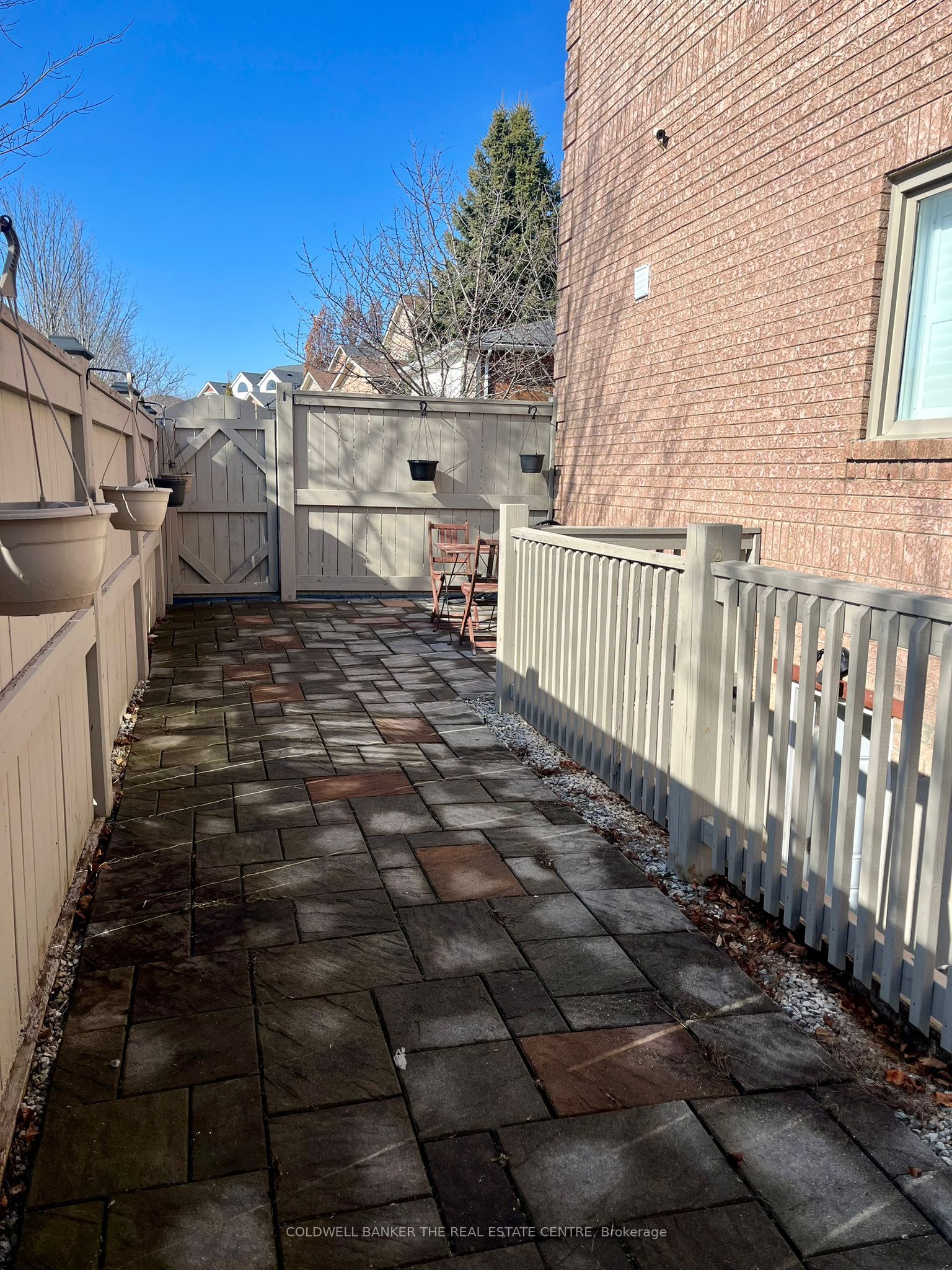 28 El Dorado Street