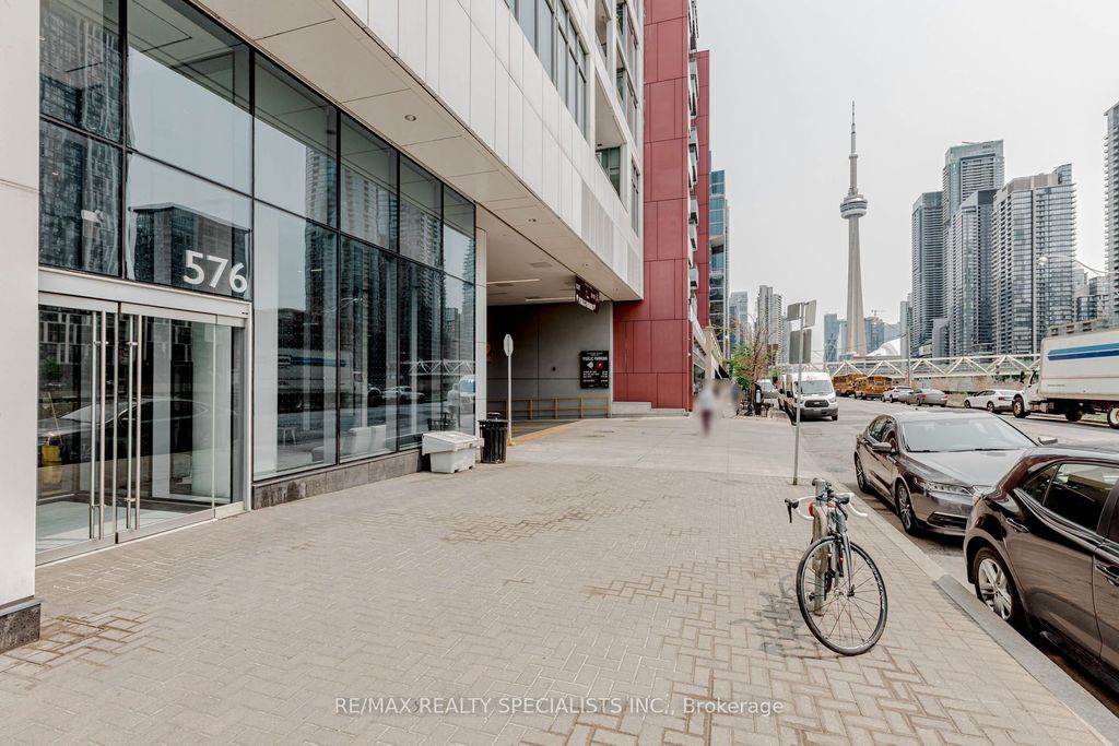 Photo of 576 FRONT Street W #1705, Toronto, ON M5V 1C1 (MLS # C12440701)