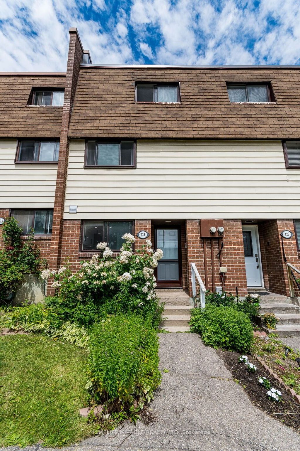 Photo of 180 Mississauga Valley Boulevard #124, Mississauga, ON L5A 3M2 (MLS # W12852400)