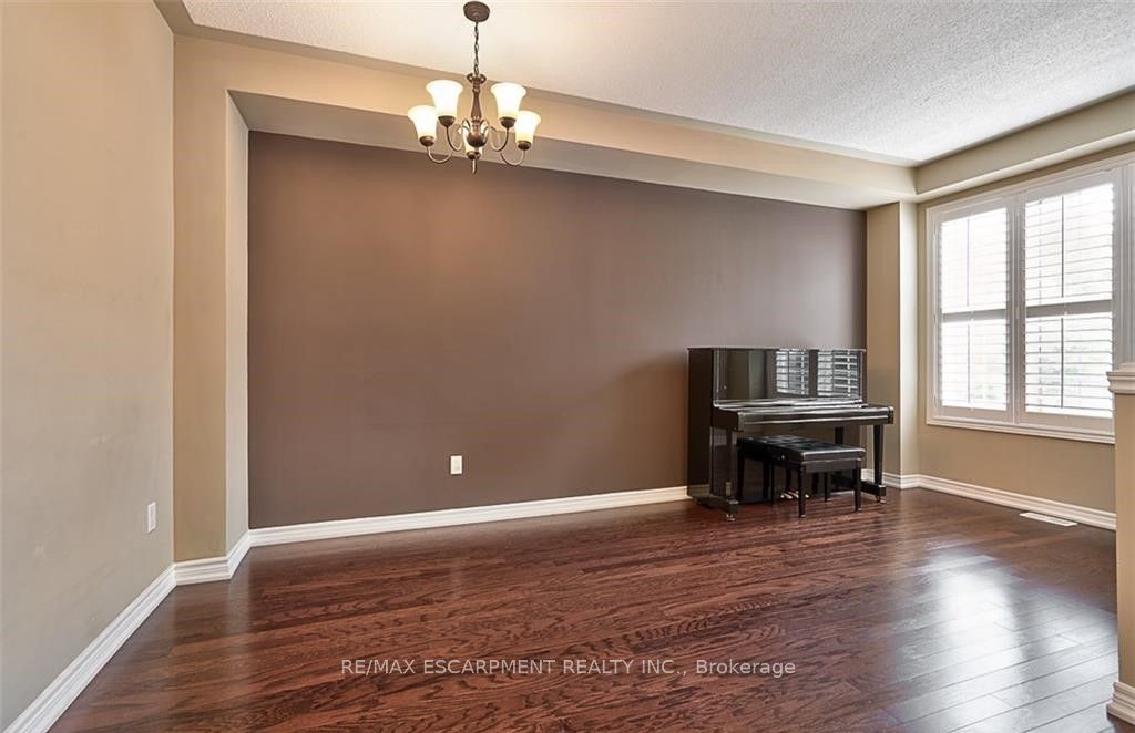 3436 Hayhurst Crescent