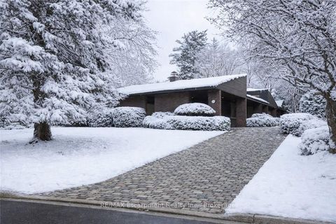 1168 Carey Road Oakville ON L6J 2E4