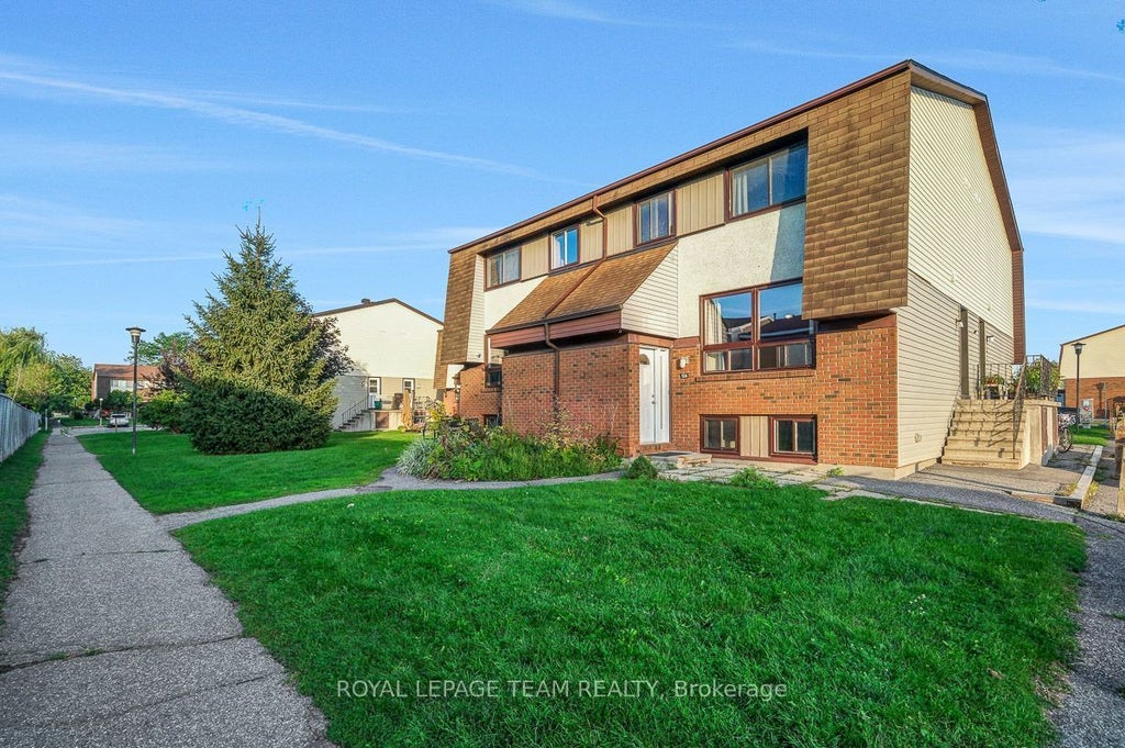 Photo of 13 Woodvale Green N/A #Unit A, South of Baseline to Knoxdale, ON K2G 4H1 (MLS # X13724284)