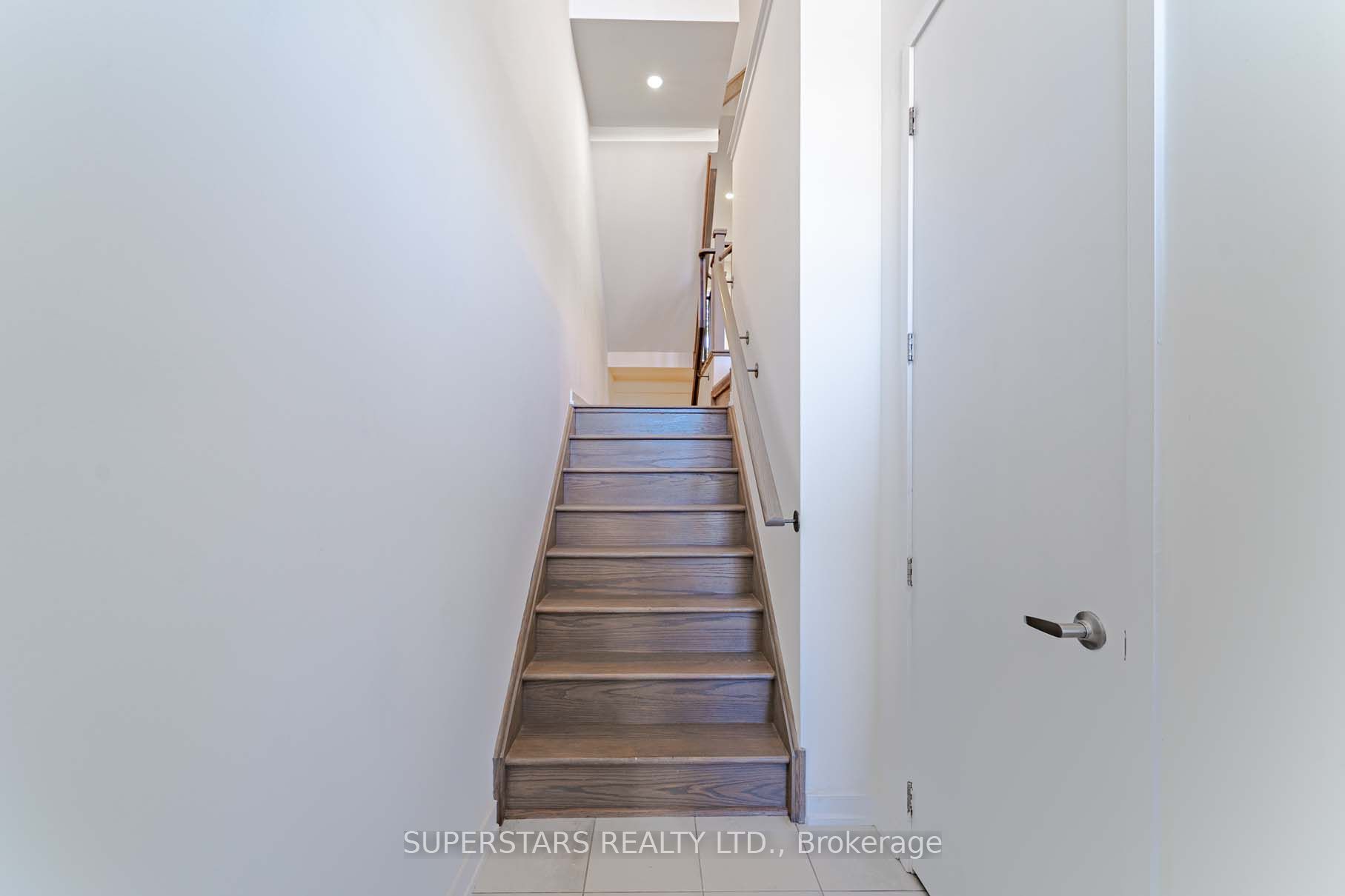 21 Armillo Place