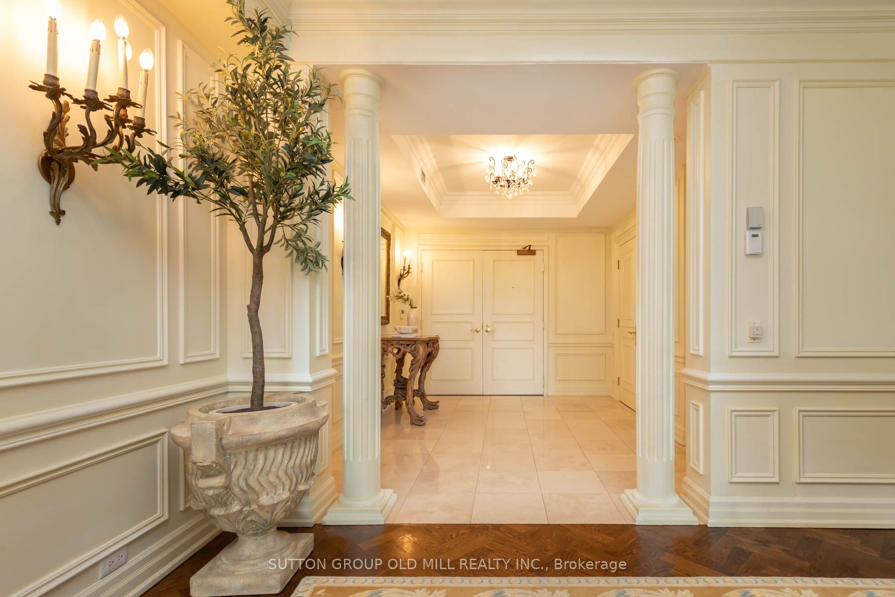 38 Avenue Road 700