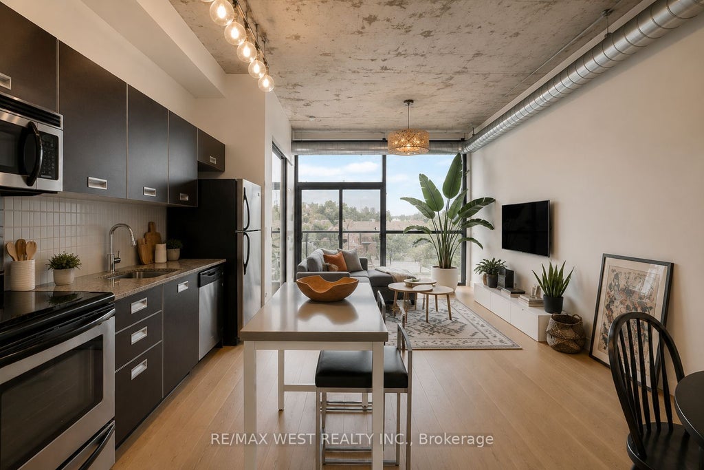 Photo of 60 Bathurst Street #401, Toronto, ON M5V 2P4 (MLS # C13585052)