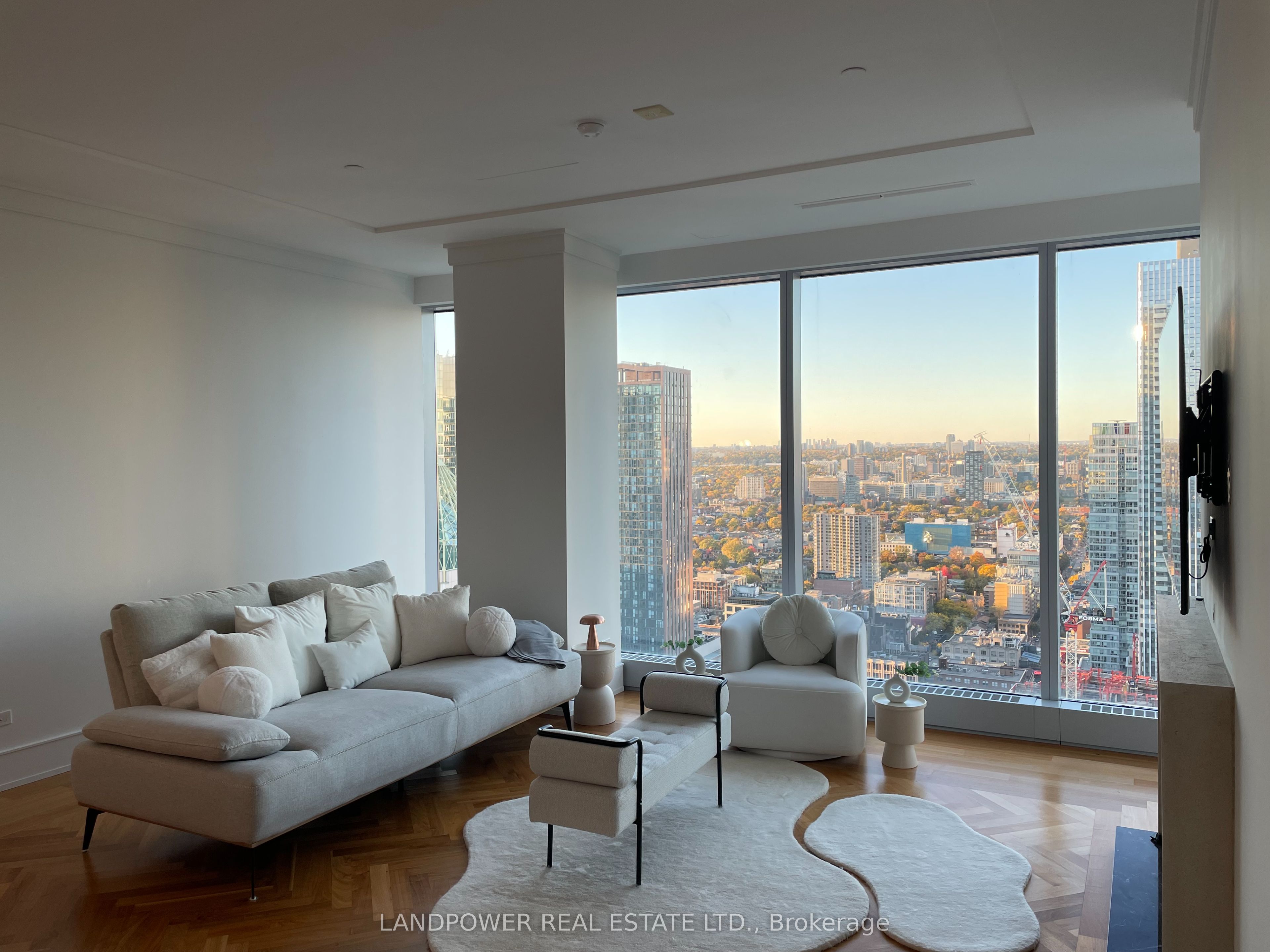 183 Wellington Street 3702