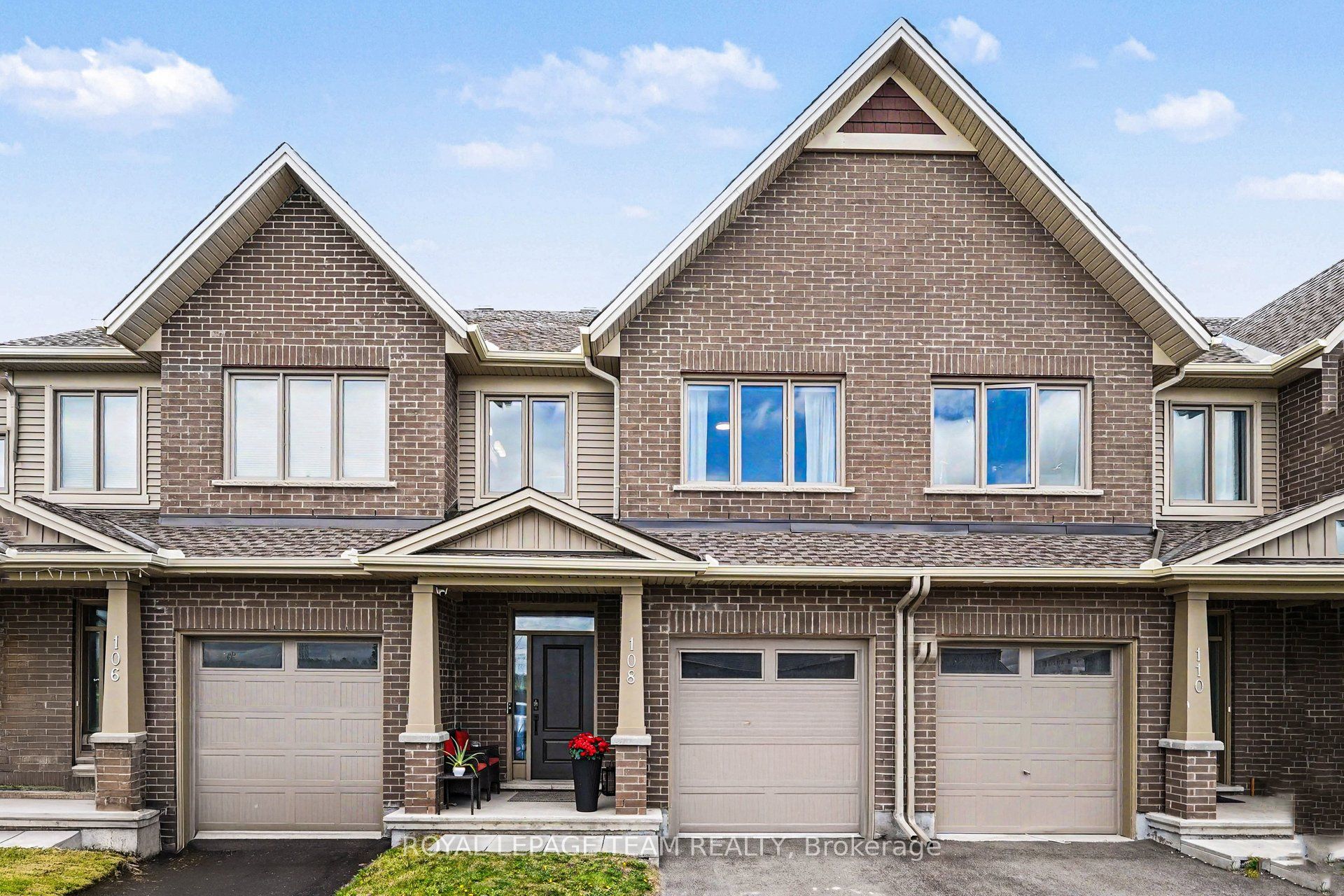 Photo 1 of 32 — 108 Jardiniere Street, Stittsville - Munster - Richmond, ON K2S 2K2