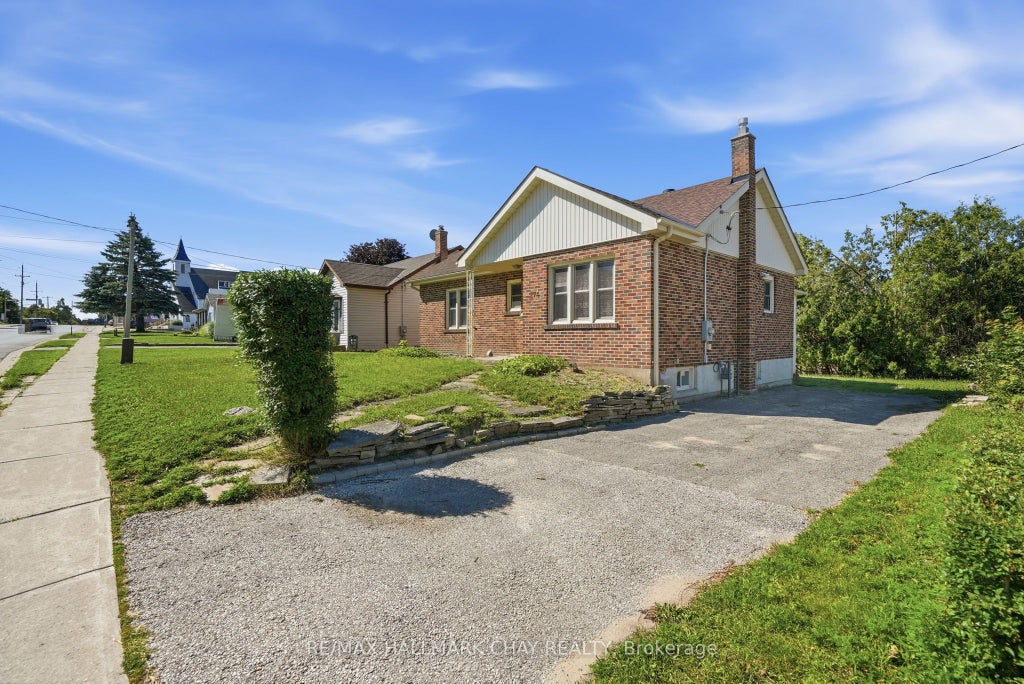 Photo of 174 St Vincent Street, Barrie, ON L4M 3Z2 (MLS # S13624994)