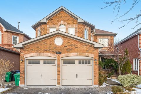 Photo of 6859 Gracefield Drive, Mississauga, ON L5N 6T6 (MLS # W12683804)