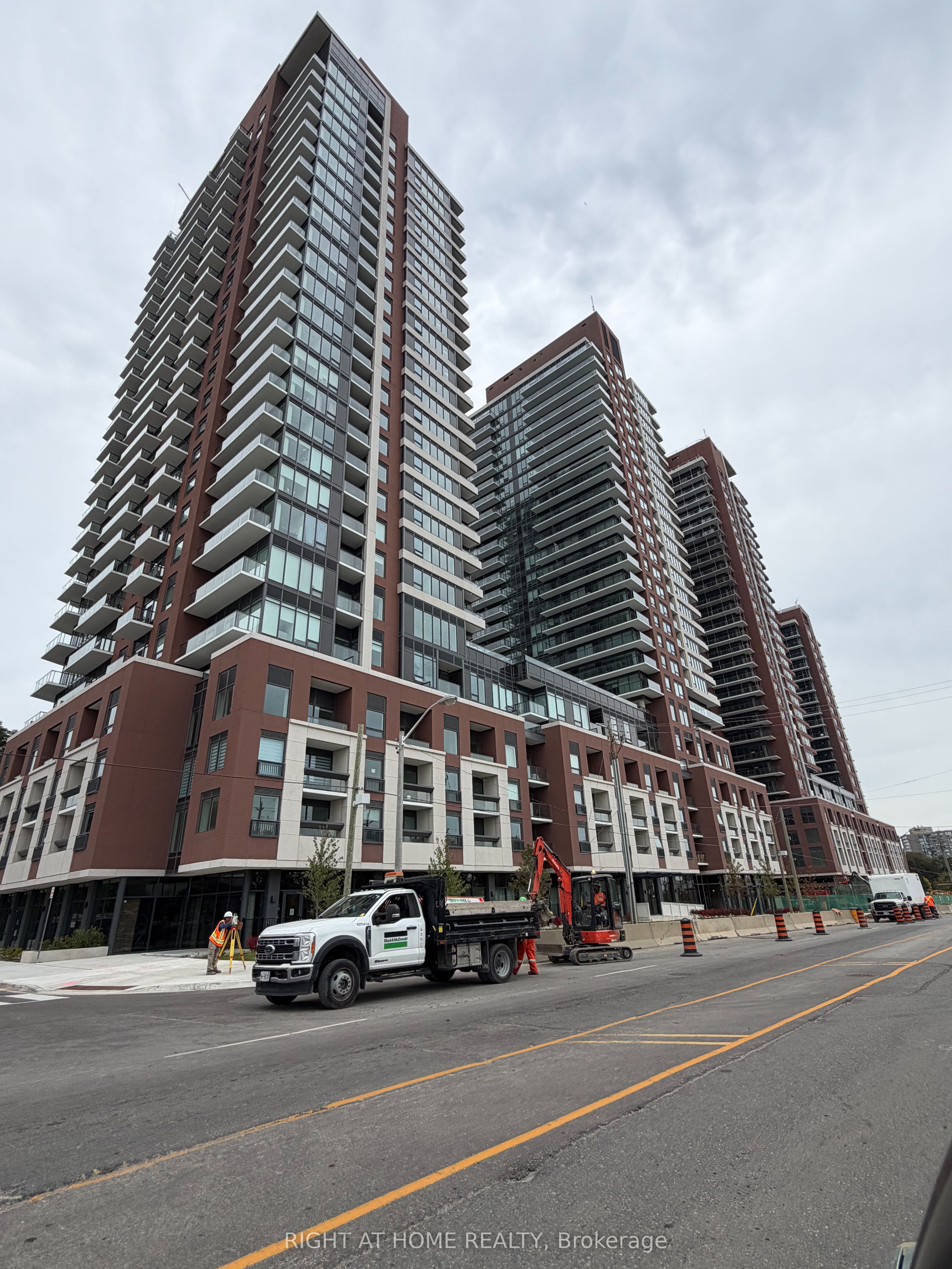 4010 Eglinton Avenue W 2414