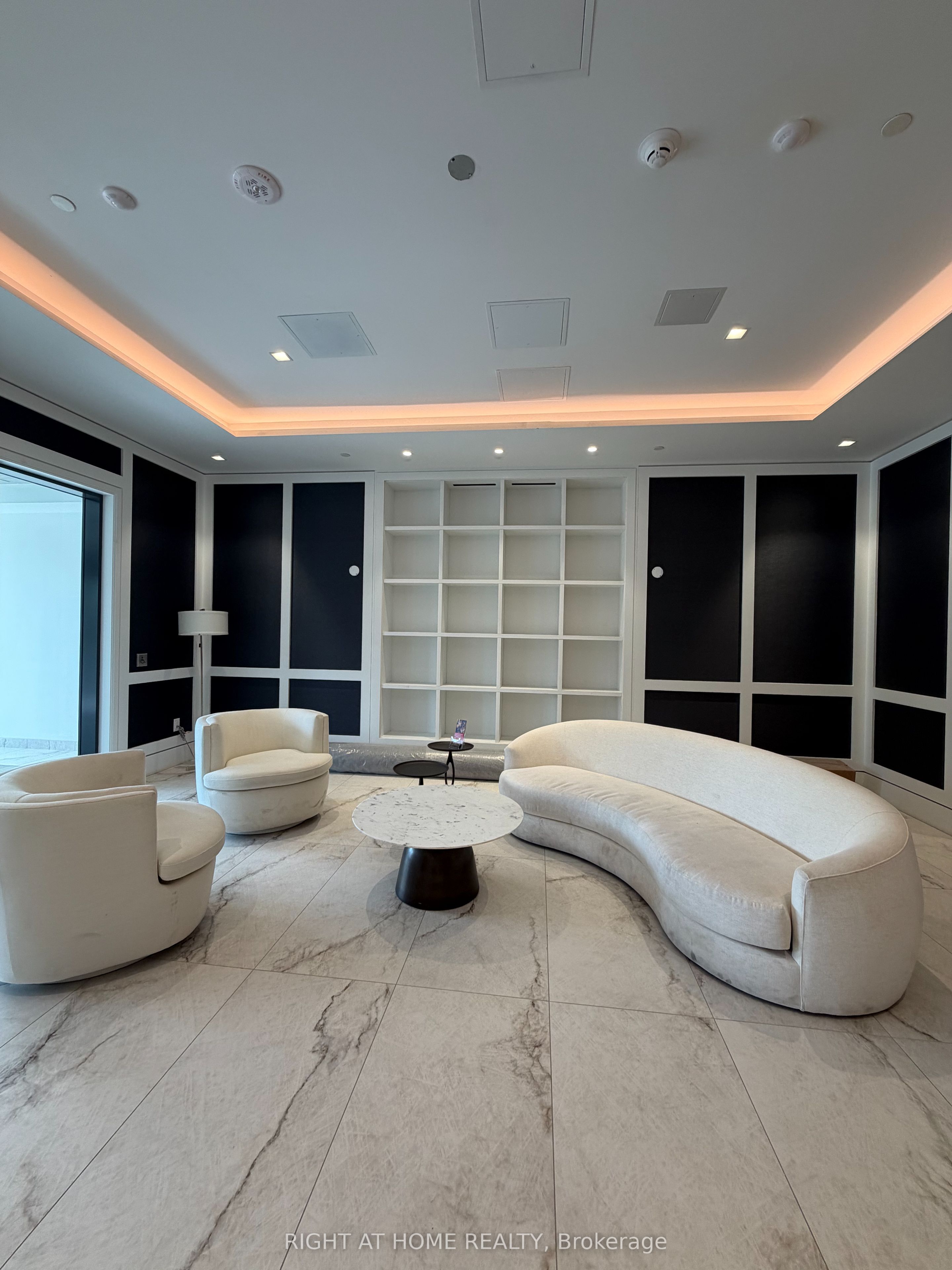 4010 Eglinton Avenue W 2414