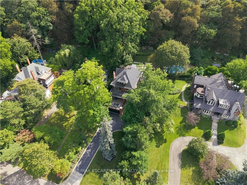 Photo of 2 Freeman Place, Hamilton, ON L8N 2G5 (MLS # X13807598)