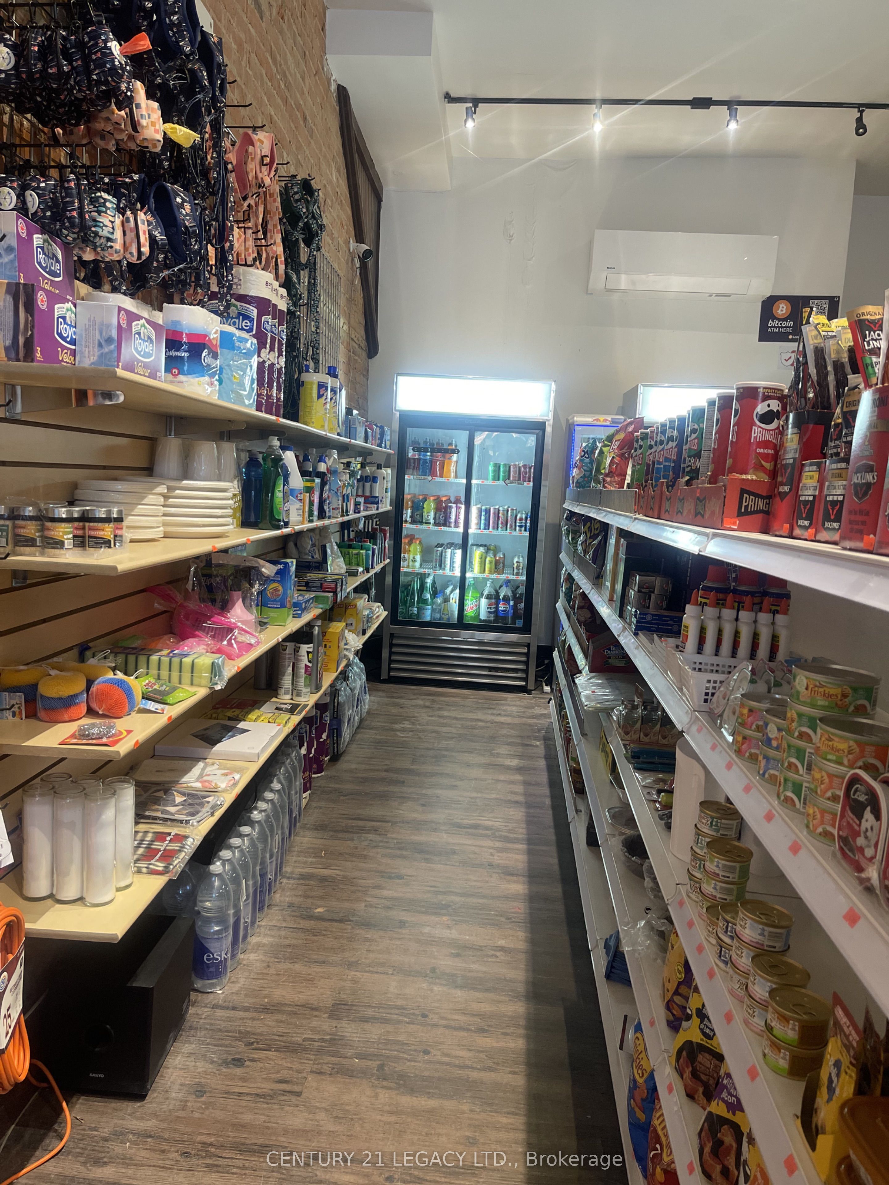 2739 Dundas Street W