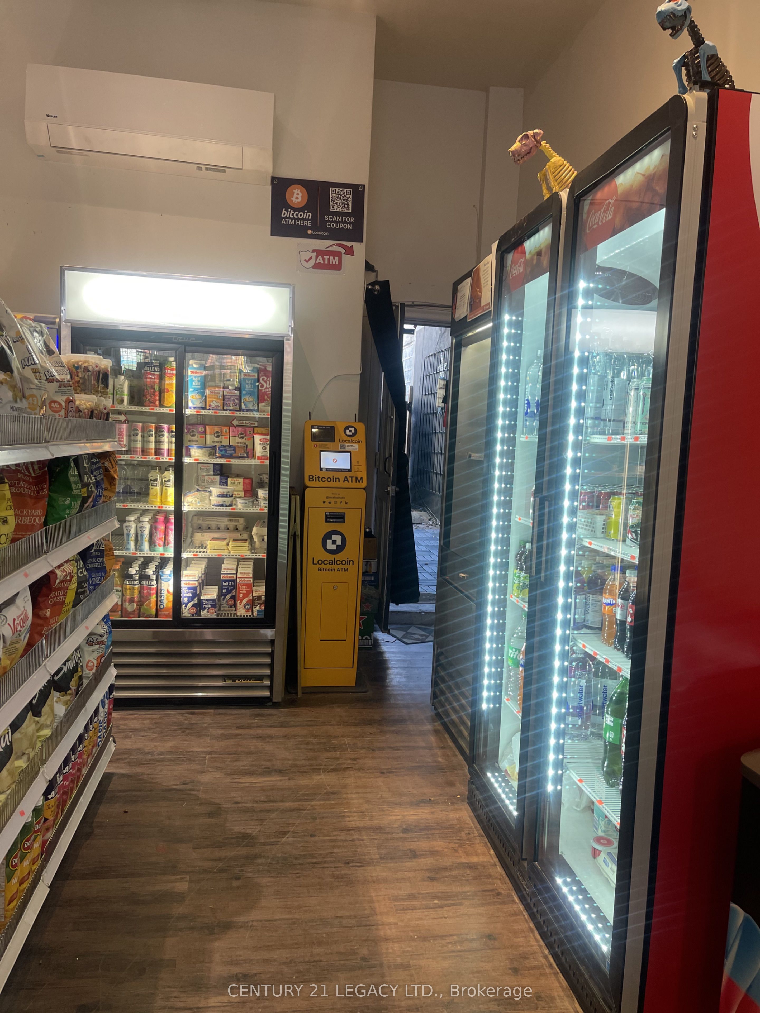 2739 Dundas Street W