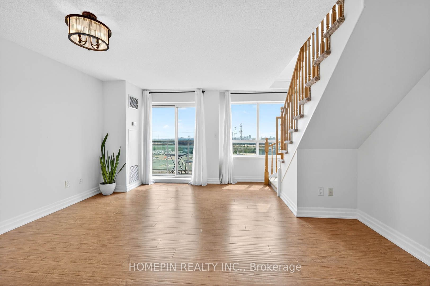 39 Oneida Crescent 1103