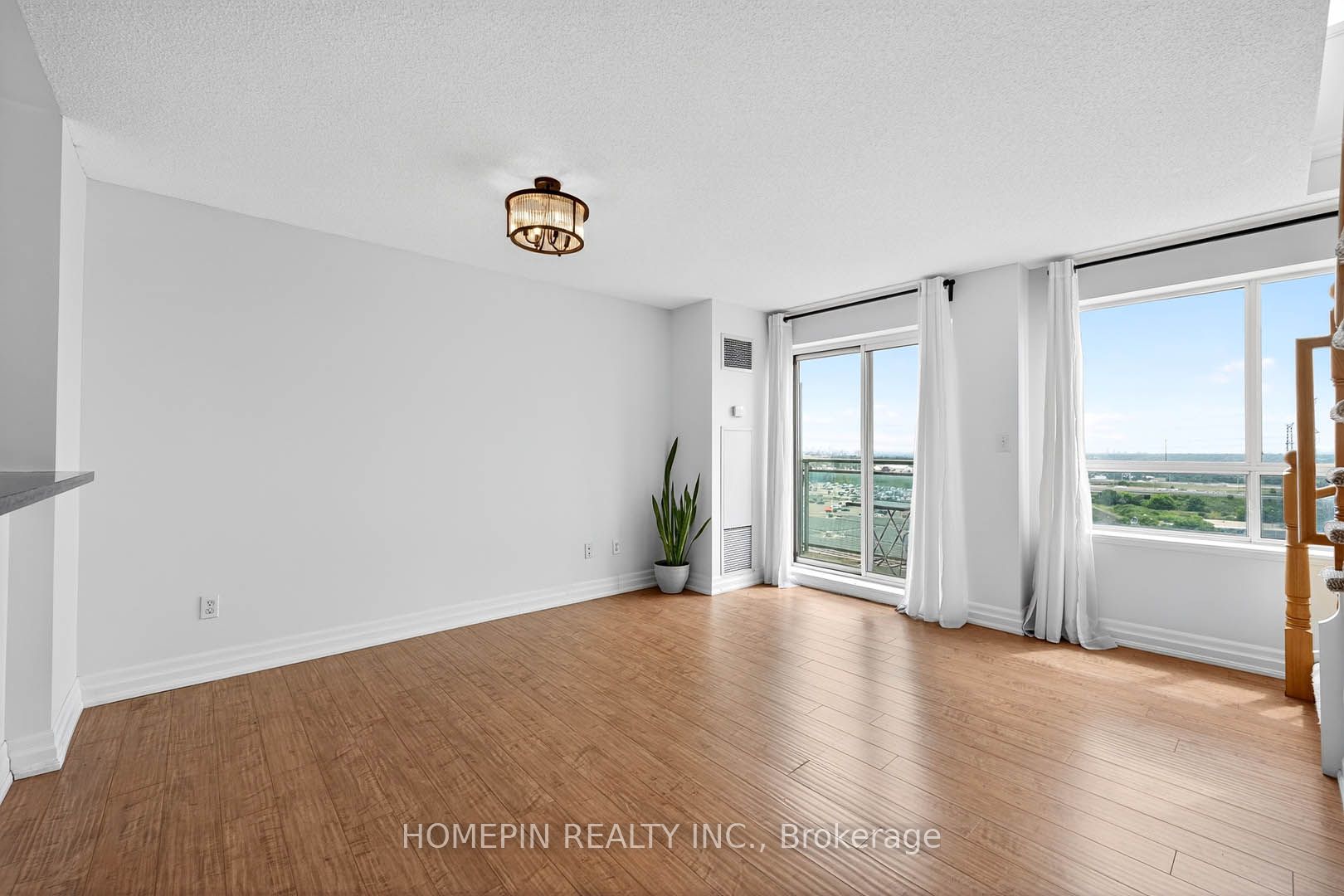 39 Oneida Crescent 1103