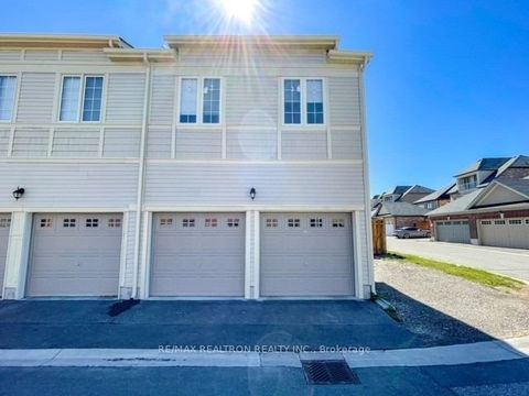 16 Arthur Dixon Street Coachhouse Markham ON L6B 1M6