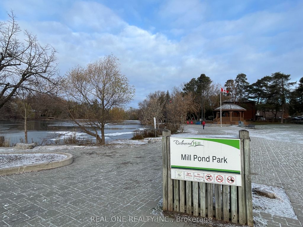 Photo of 251 Richmond Street, Richmond Hill, ON L4C 3Y9 (MLS # N12588248)