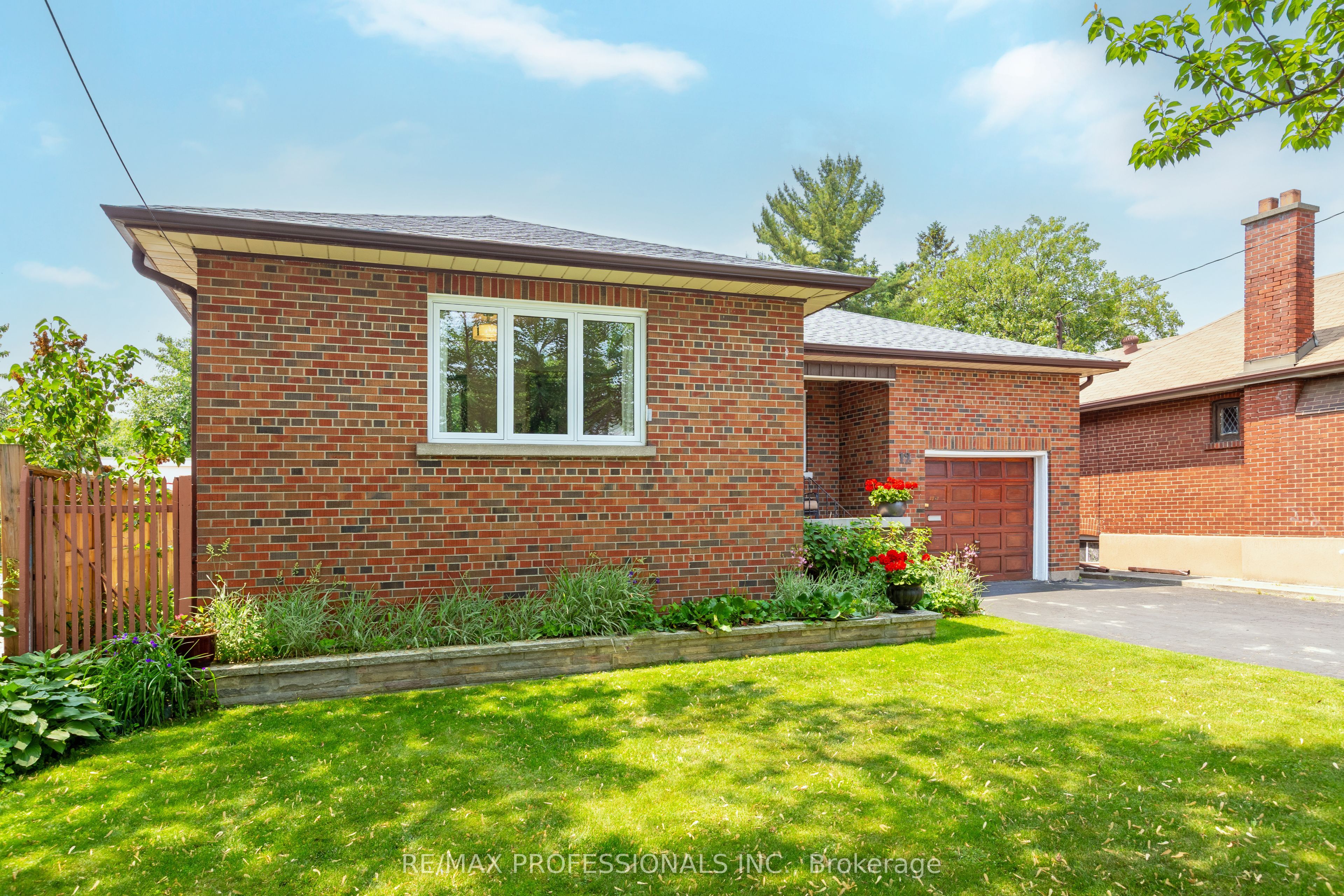 12 Mcintosh Avenue