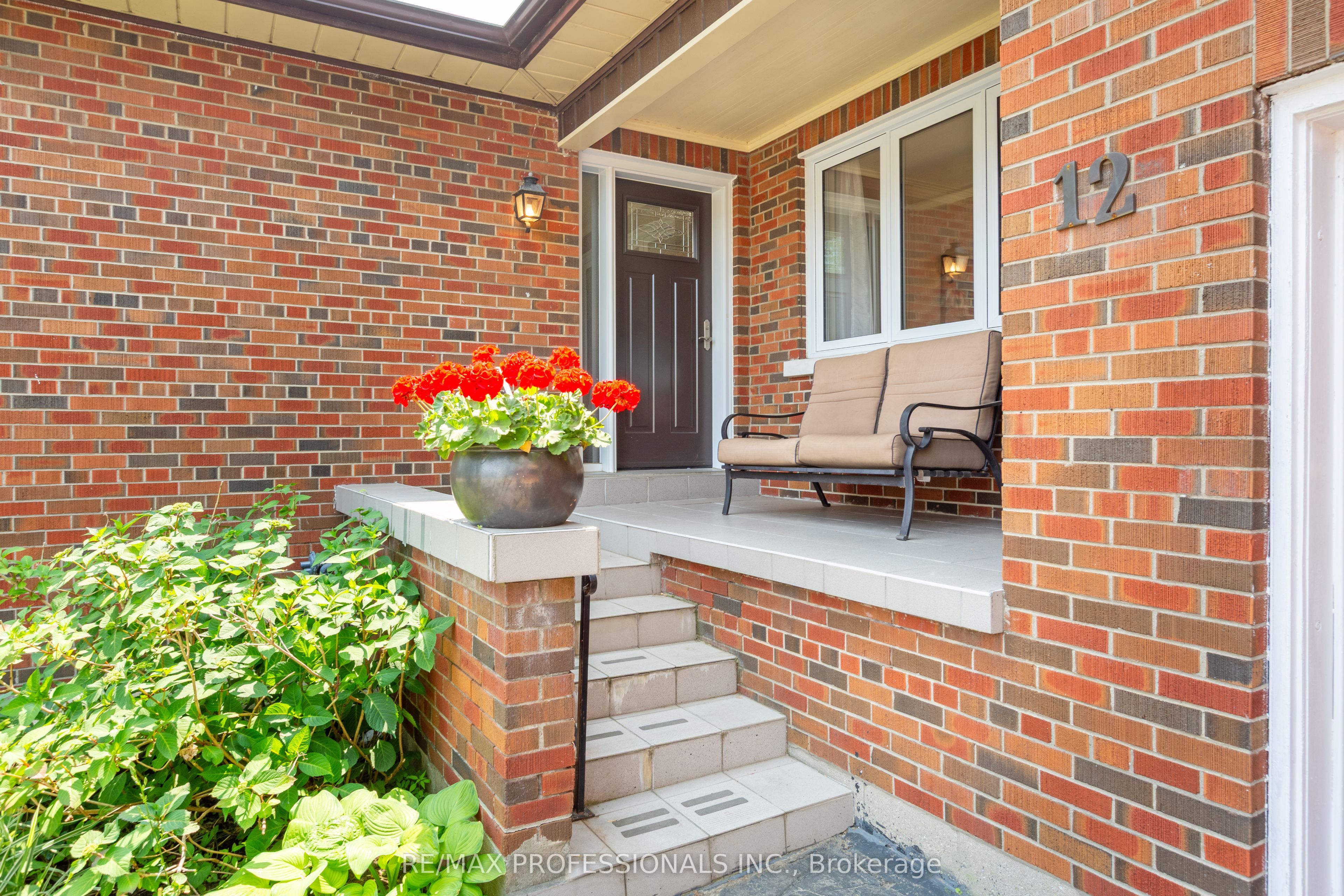 12 Mcintosh Avenue