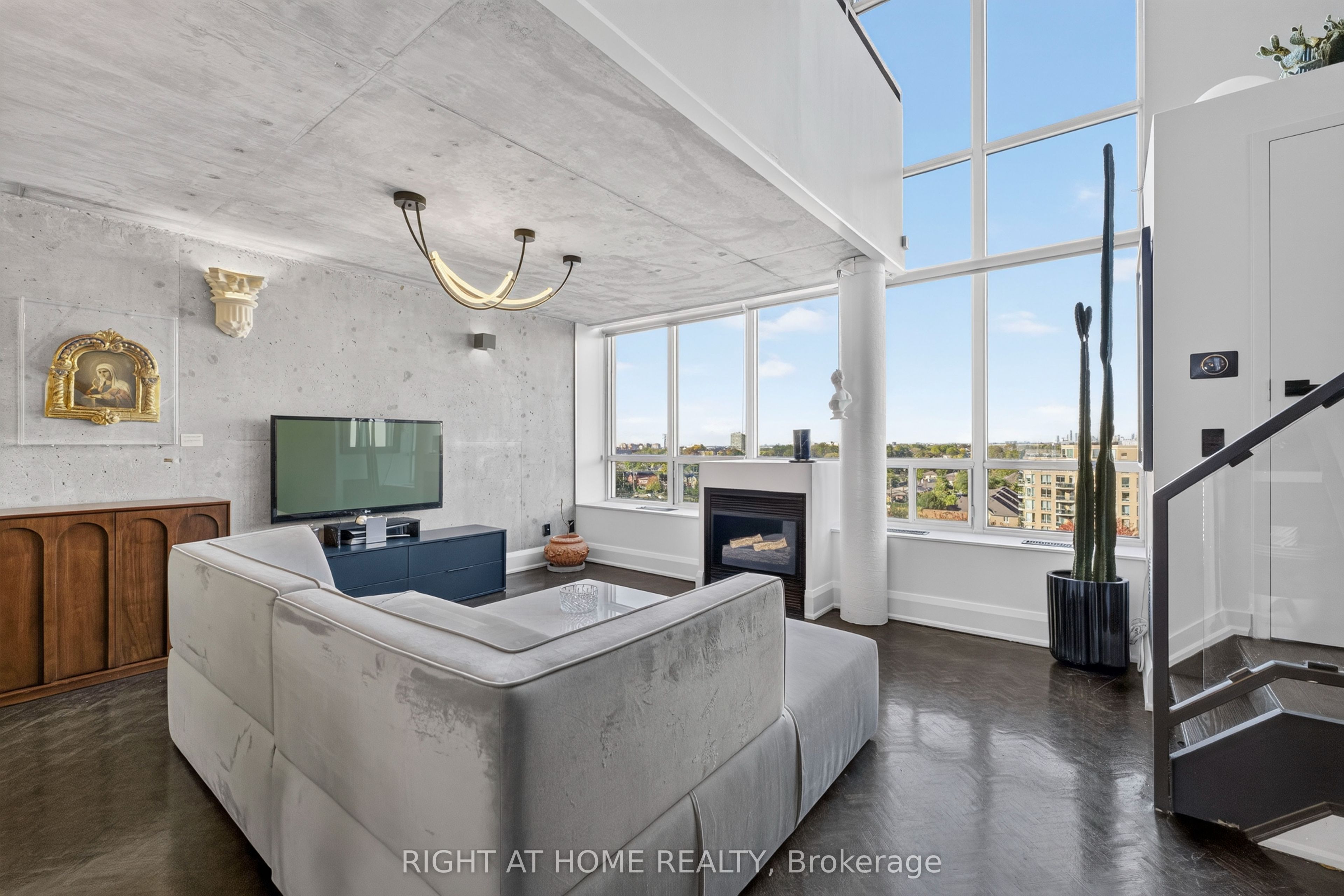 250 Manitoba Street 612