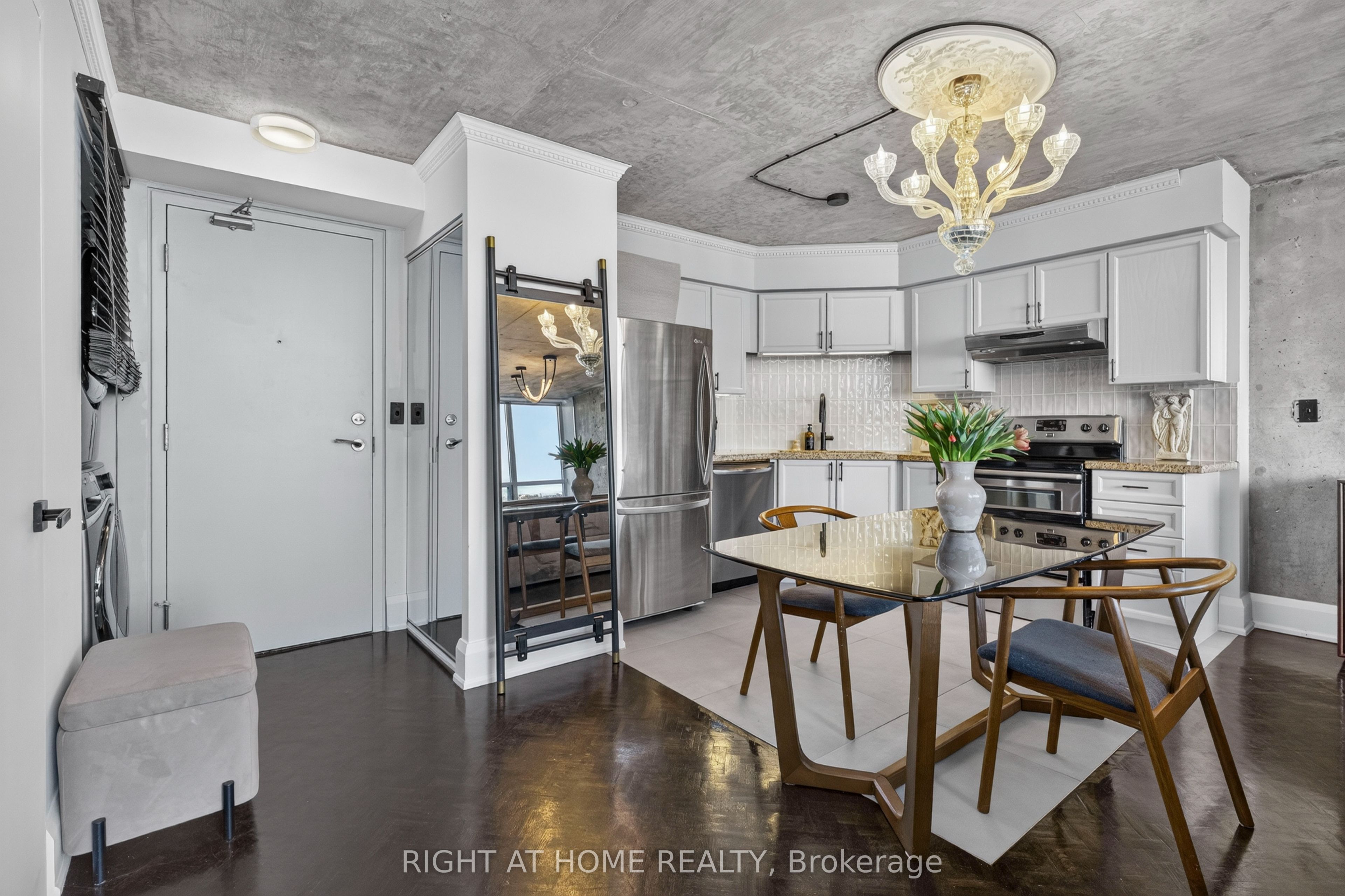 250 Manitoba Street 612
