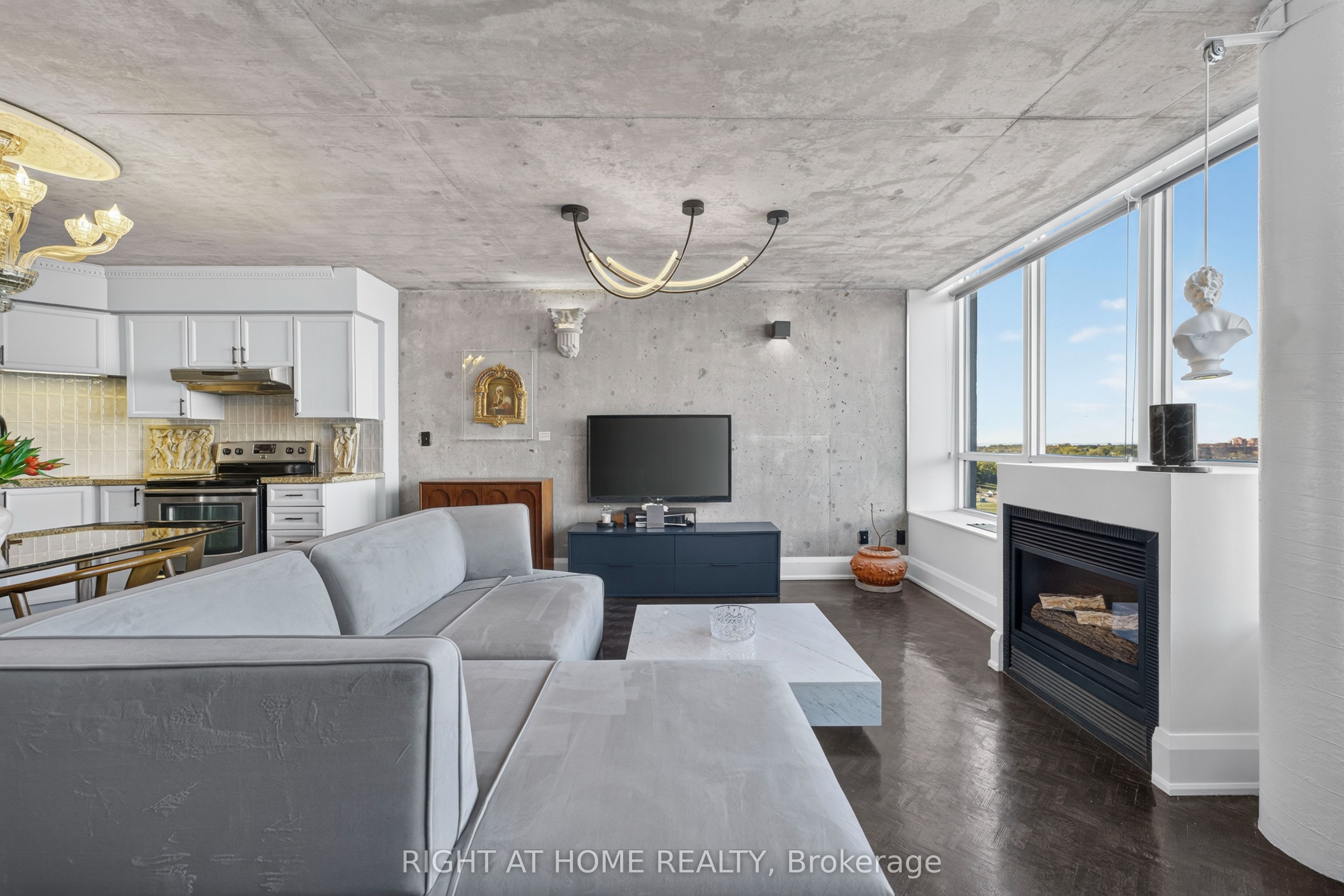 250 Manitoba Street 612