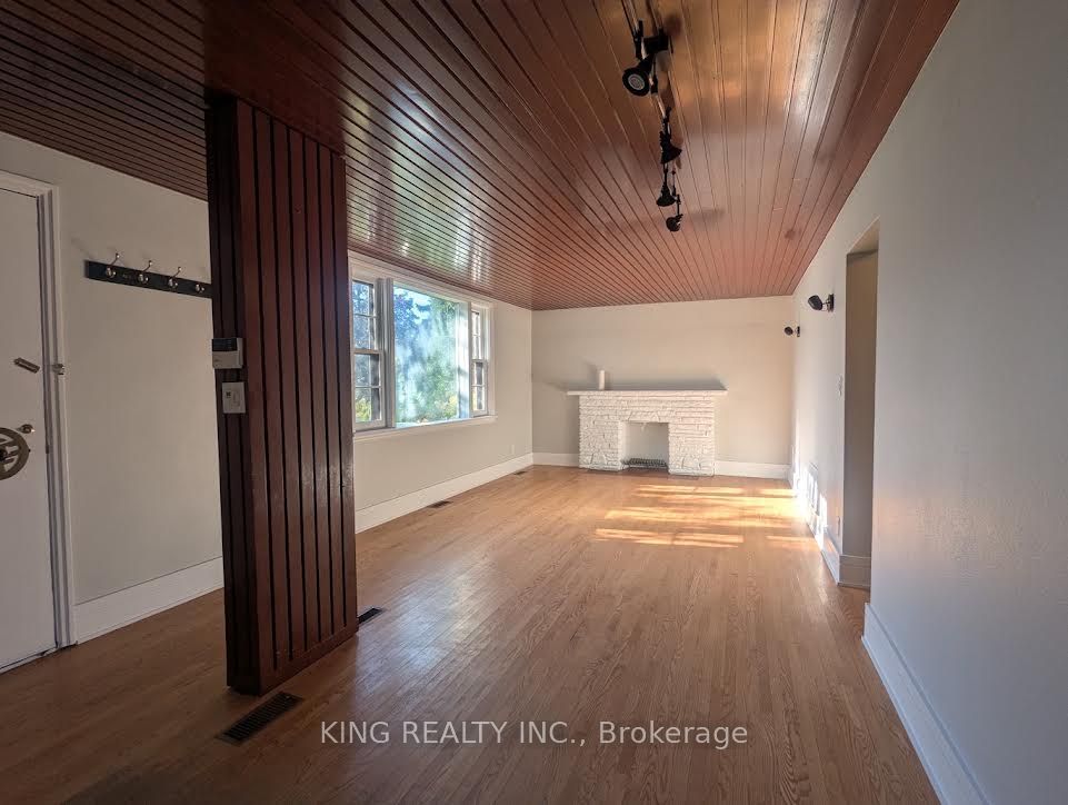 15 Roxaline Street