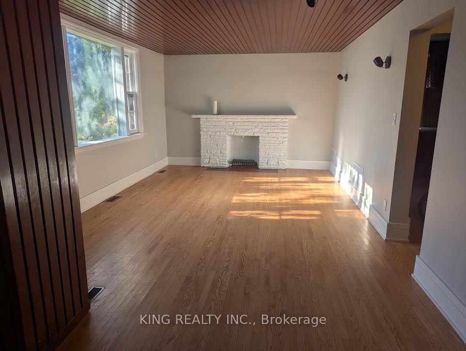 15 Roxaline Street