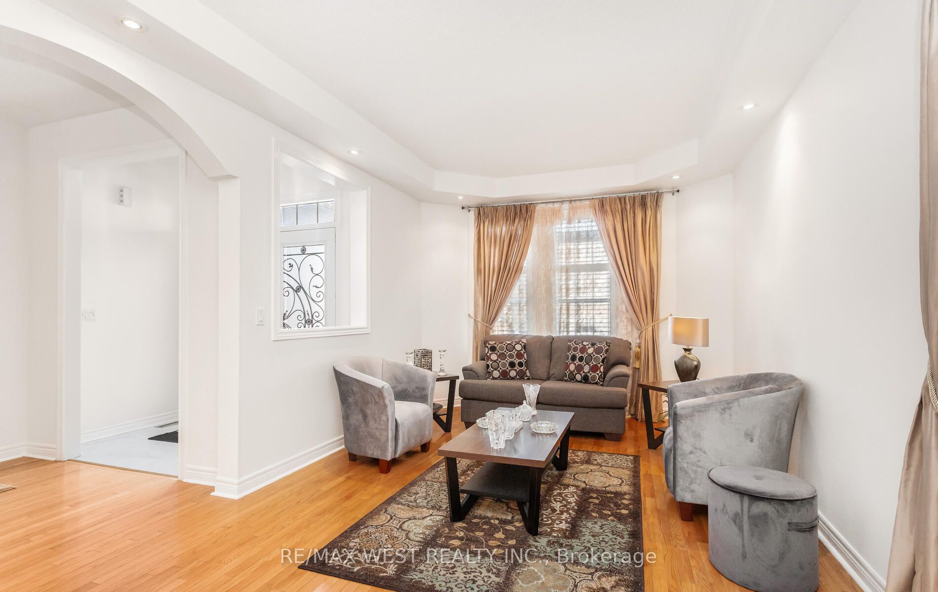 4653 Colombo Crescent