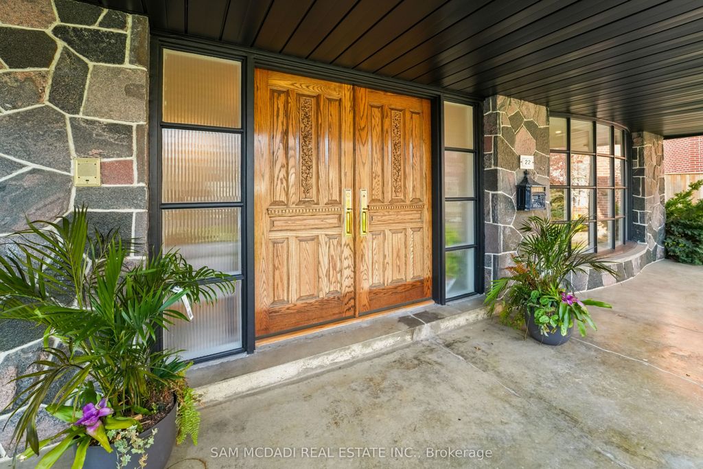 Photo of 22 Richdale Court, Toronto, ON M9B 5Y9 (MLS # W12574394)