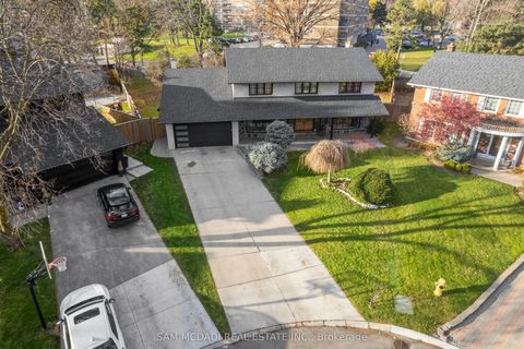 22 Richdale Court Toronto ON M9B 5Y9