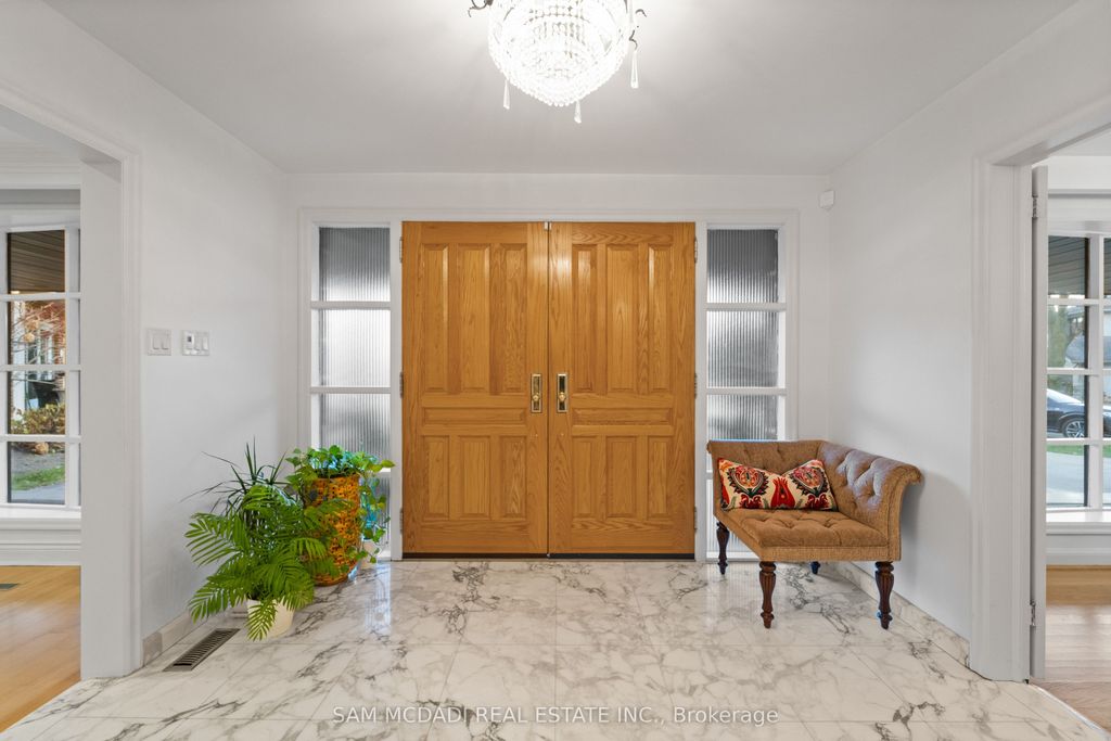 Photo of 22 Richdale Court, Toronto, ON M9B 5Y9 (MLS # W12574394)