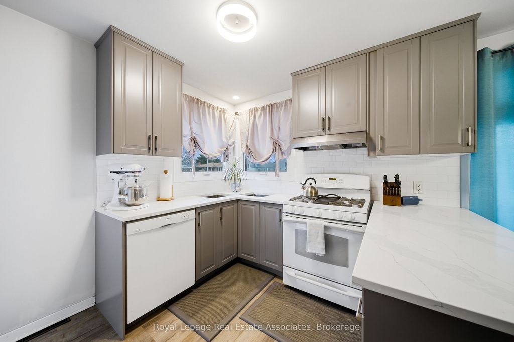 Photo of 4018 Montcalm Crescent, Niagara Falls, ON L2G 6L8 (MLS # X12898134)