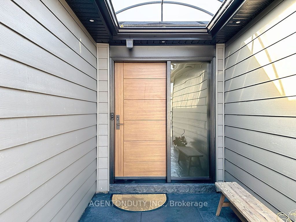 Photo of 475 Karen Park Crescent, Mississauga, ON L5A 3E1 (MLS # W12804040)