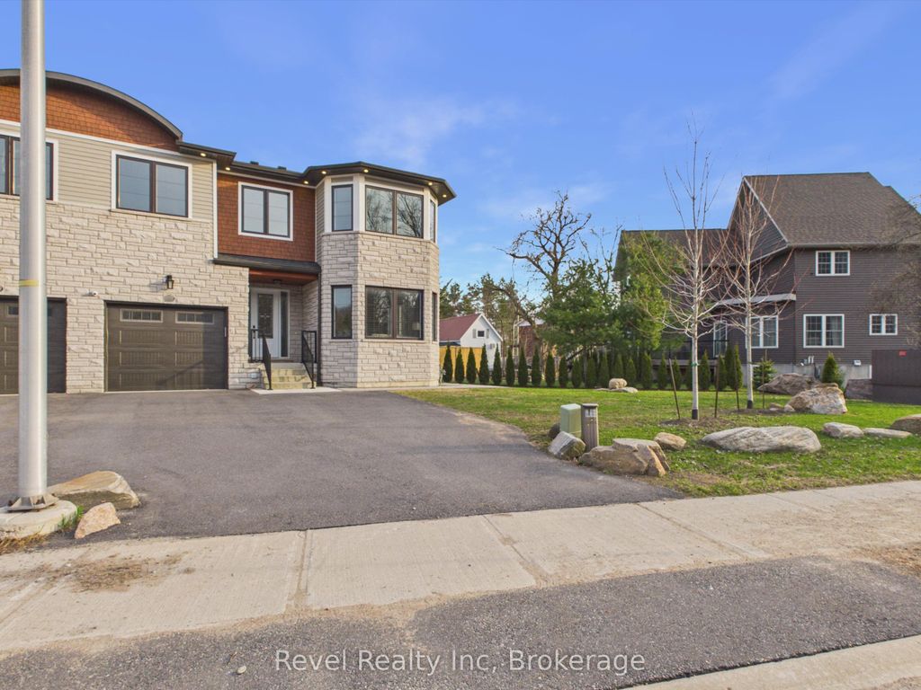 Photo of 181 Anglo Street, Bracebridge, ON P1L 2H3 (MLS # X13044830)