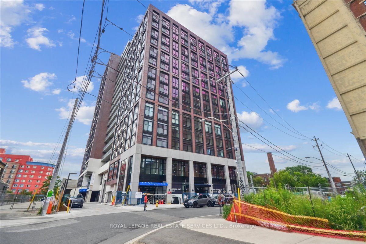 Toronto, ON M6R 2B2, Canada, 2 Bedrooms Bedrooms, ,2 BathroomsBathrooms,Residential,Active,170708