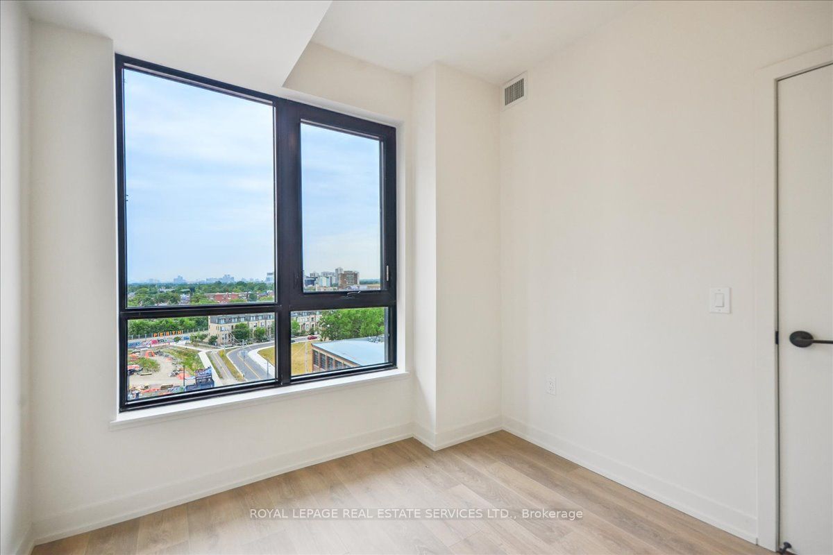 Toronto, ON M6R 2B2, Canada, 2 Bedrooms Bedrooms, ,2 BathroomsBathrooms,Residential,Active,170708