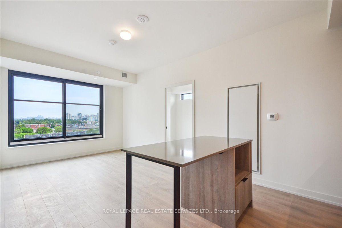 Toronto, ON M6R 2B2, Canada, 2 Bedrooms Bedrooms, ,2 BathroomsBathrooms,Residential,Active,170708