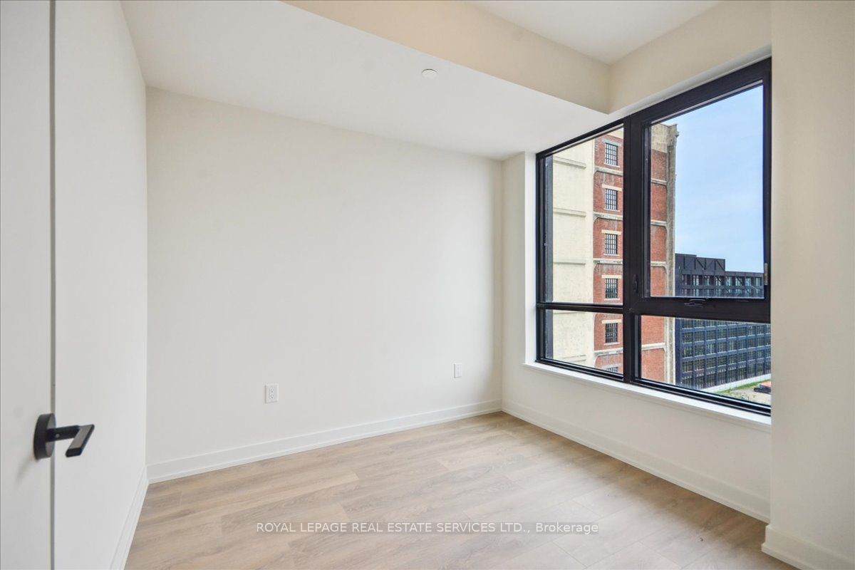 Toronto, ON M6R 2B2, Canada, 2 Bedrooms Bedrooms, ,2 BathroomsBathrooms,Residential,Active,170708