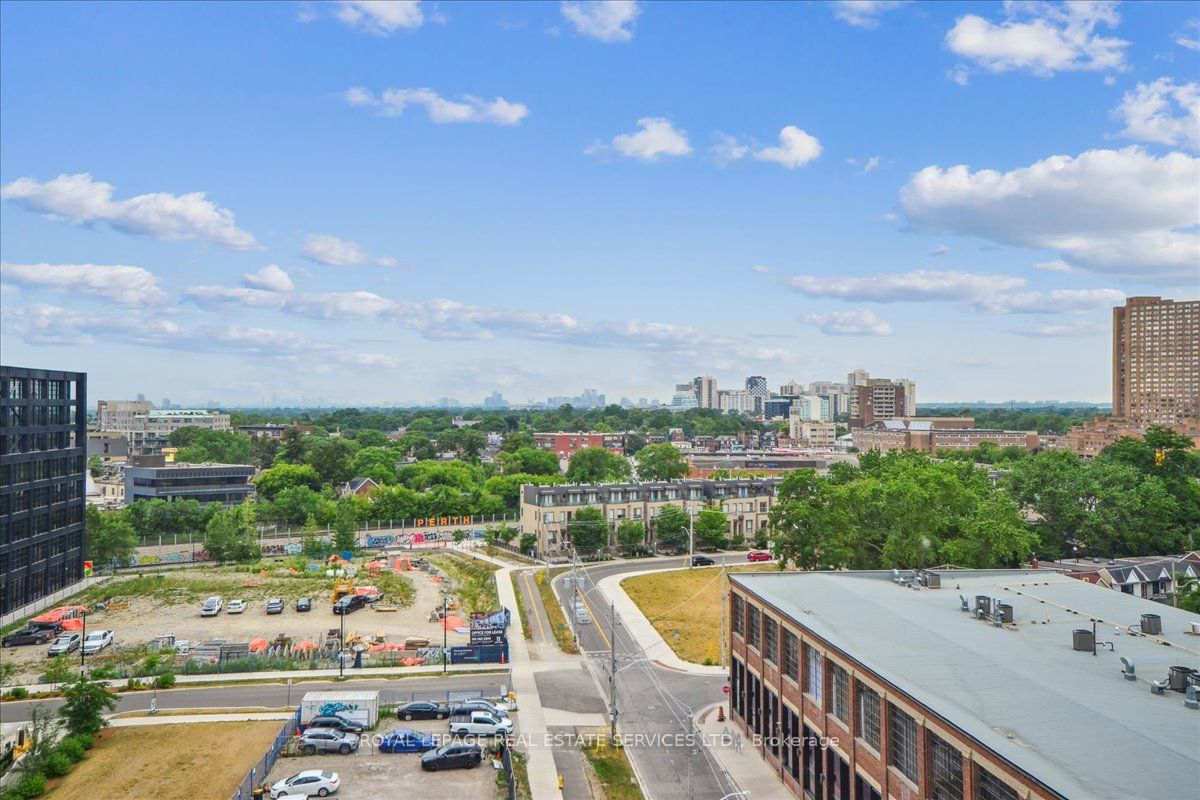 Toronto, ON M6R 2B2, Canada, 2 Bedrooms Bedrooms, ,2 BathroomsBathrooms,Residential,Active,170708