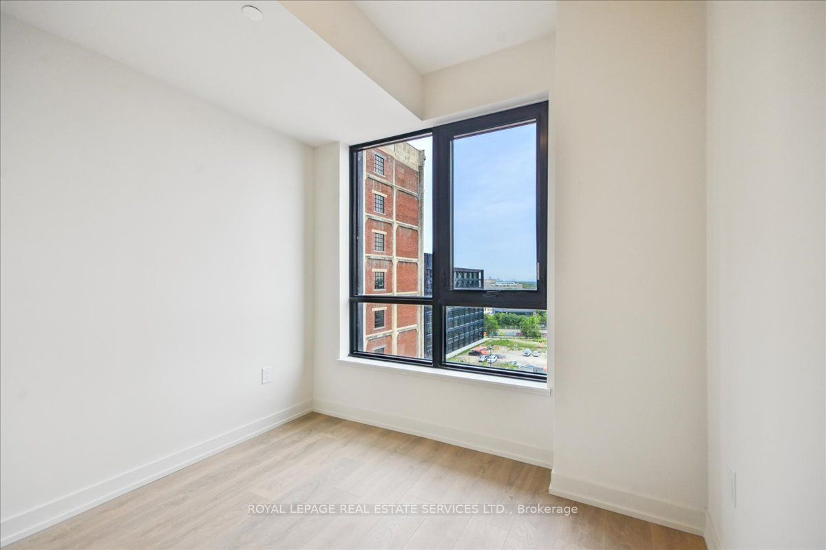 Toronto, ON M6R 2B2, Canada, 2 Bedrooms Bedrooms, ,2 BathroomsBathrooms,Residential,Active,170708