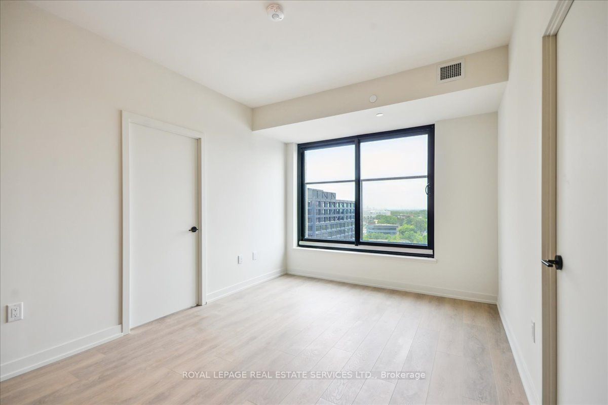 Toronto, ON M6R 2B2, Canada, 2 Bedrooms Bedrooms, ,2 BathroomsBathrooms,Residential,Active,170708