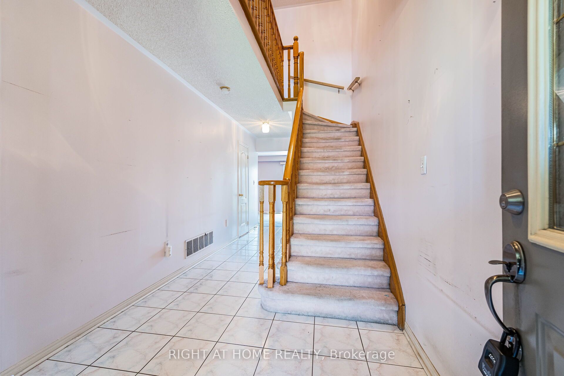 9 Woodstream Avenue